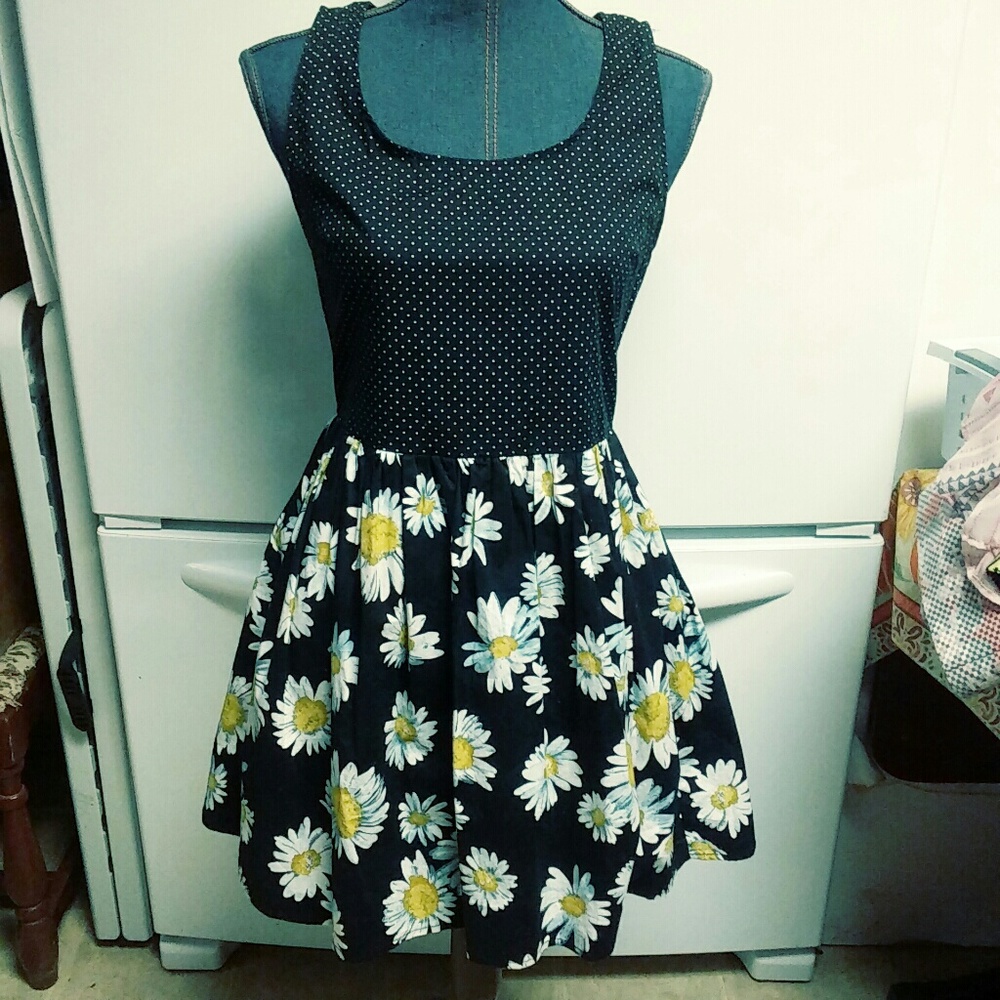 Ruby Rox daisy dress - Picture 3 of 3